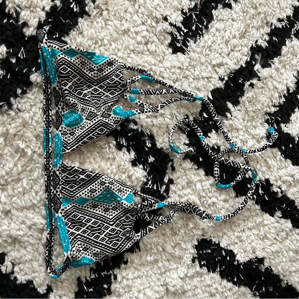 Acacia santorini top in Thai